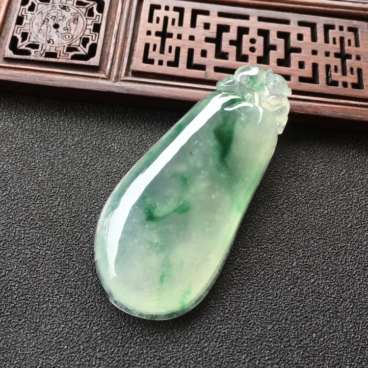 (超值推荐)冰种飘绿花福瓜挂件