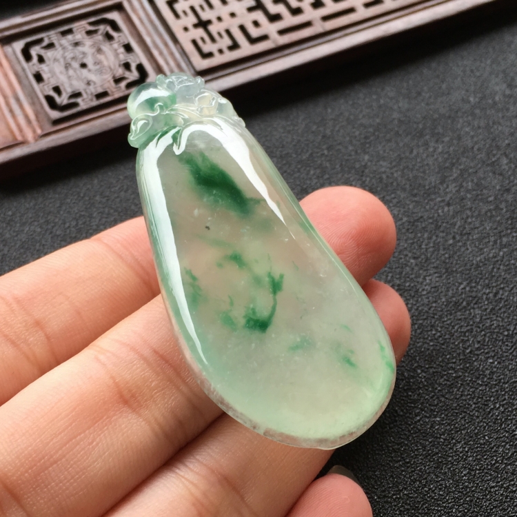 (超值推荐)冰种飘绿花福瓜挂件