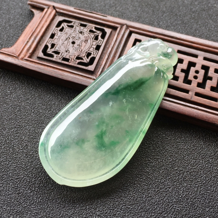 (超值推荐)冰种飘绿花福瓜挂件