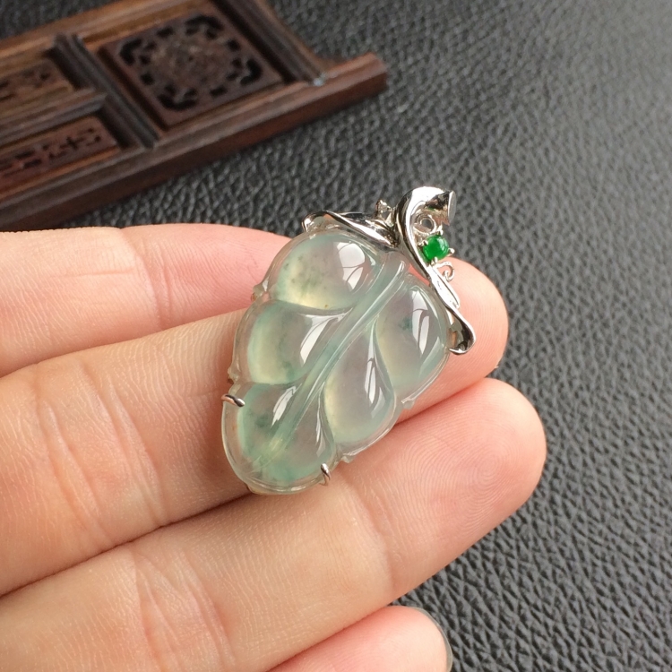 (超值推荐)冰种飘花镶白金金枝玉叶胸坠