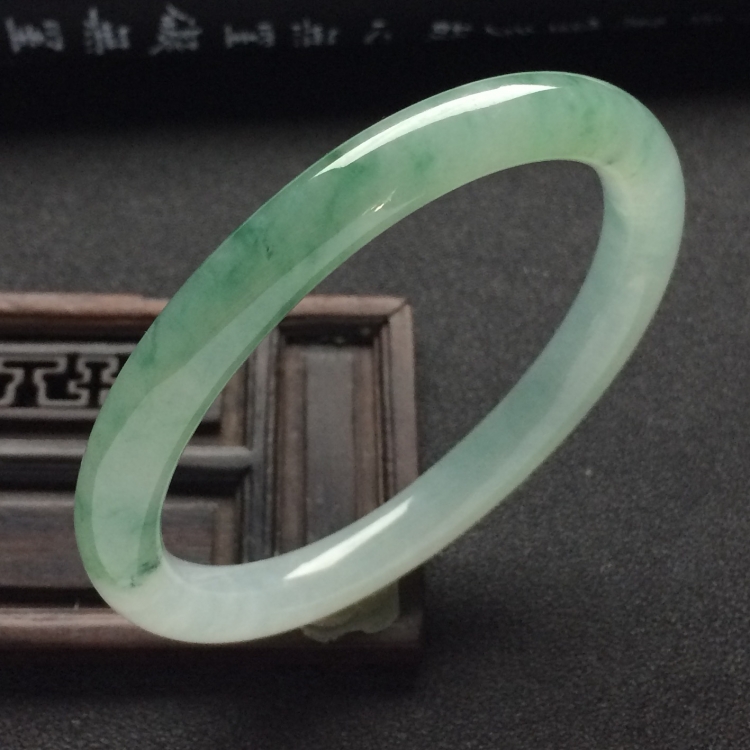 （超值推荐）糯冰种飘花圆条贵妃手镯（53.9mm-45.1mm）