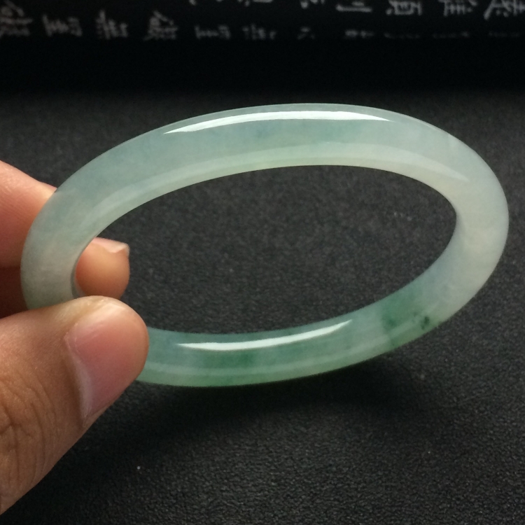 （超值推荐）糯冰种飘花圆条贵妃手镯（53.9mm-45.1mm）
