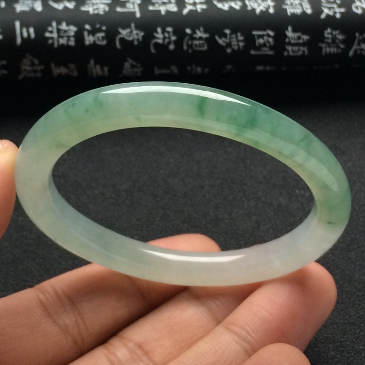 （超值推荐）糯冰种飘花圆条贵妃手镯（53.9mm-45.1mm）