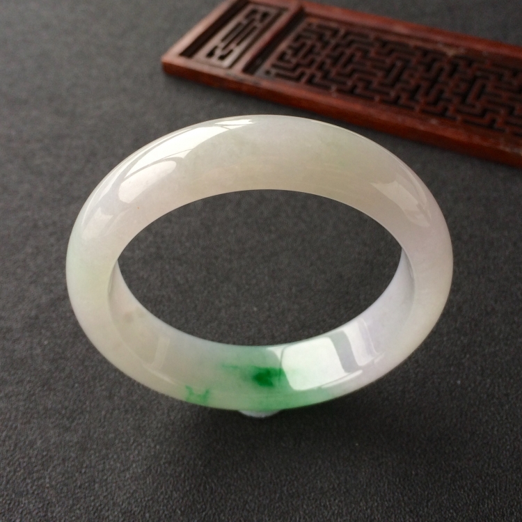 (超值推荐)糯冰种飘翠手镯(55mm)