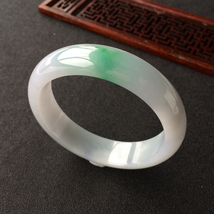 (超值推荐)糯冰种飘翠手镯(56.8mm)