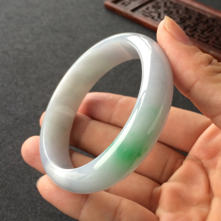 (超值推荐)糯冰种飘翠手镯(56.8mm)