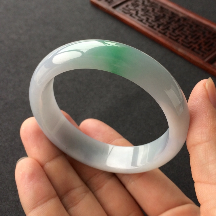 (超值推荐)糯冰种飘翠手镯(56.8mm)