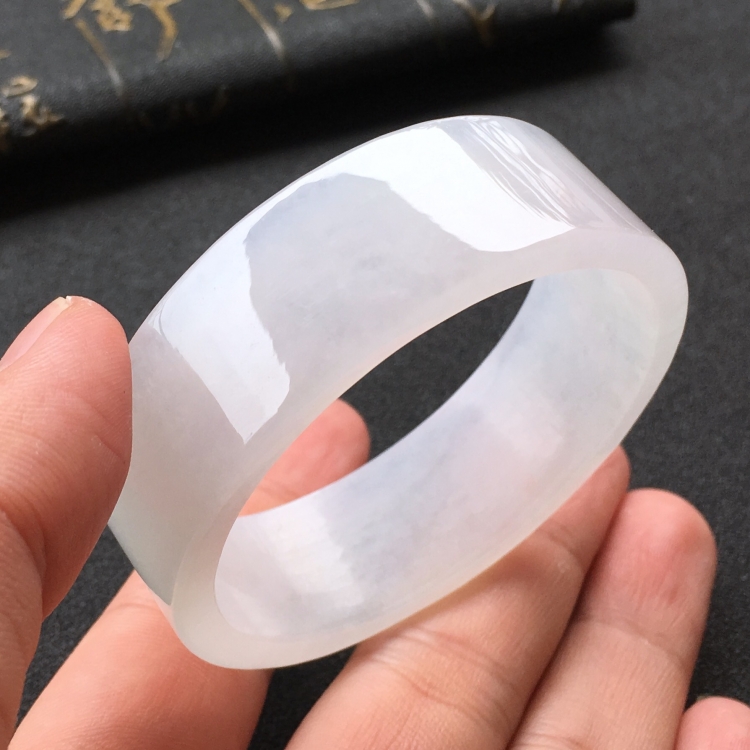 (超值推荐)糯冰种白色手镯(50mm)