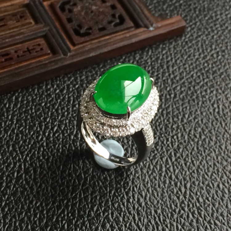(超值推荐)糯冰种阳绿镶白金钻石戒指/胸坠(两用)