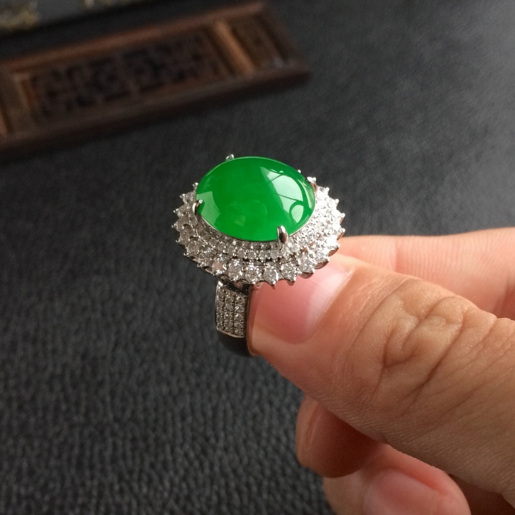 (超值推荐)糯冰种阳绿镶白金钻石戒指