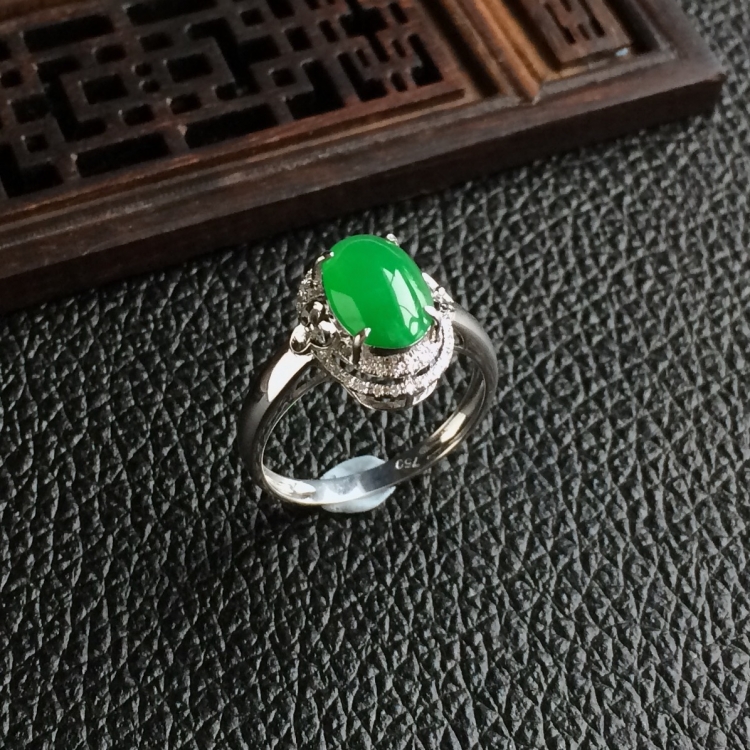 (超值推荐)糯冰种翠色镶白金钻石戒指