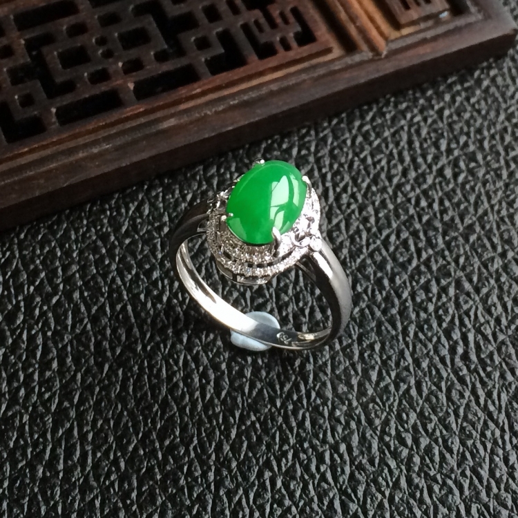 (超值推荐)糯冰种翠色镶白金钻石戒指
