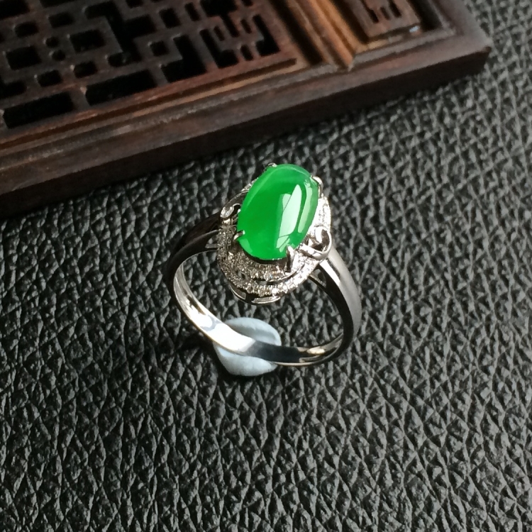 (超值推荐)糯冰种翠色镶白金钻石戒指