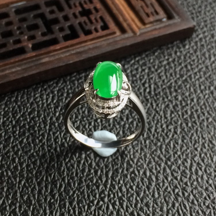 (超值推荐)糯冰种翠色镶白金钻石戒指