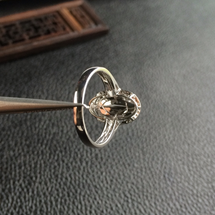 (超值推荐)糯冰种翠色镶白金钻石戒指