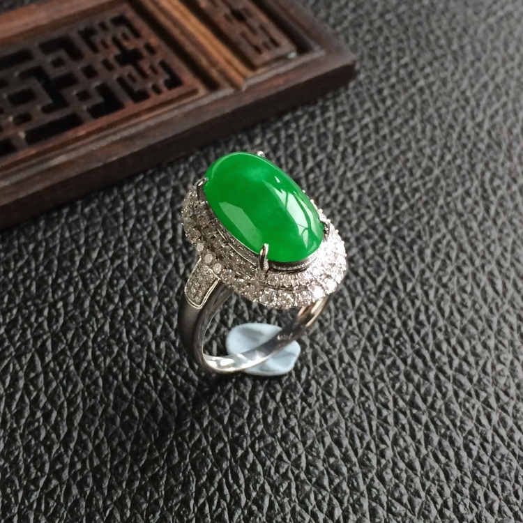 (超值推荐)糯冰种阳绿镶白金钻石戒指