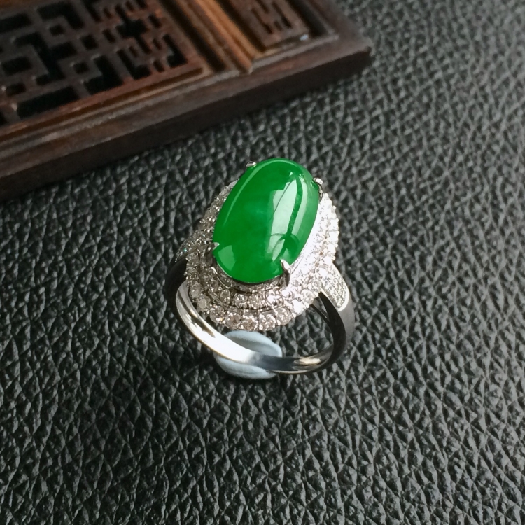 (超值推荐)糯冰种阳绿镶白金钻石戒指