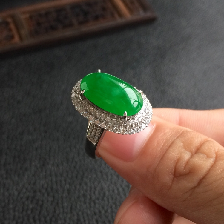 (超值推荐)糯冰种阳绿镶白金钻石戒指