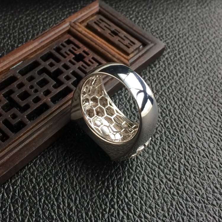 (超值推荐)糯冰种阳绿镶白金钻石马鞍戒指(男戒)