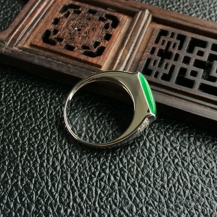 (超值推荐)糯冰种阳绿镶白金钻石戒指