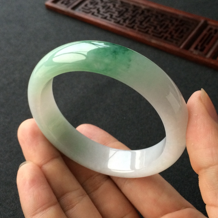 (超值推荐)糯冰种飘花手镯(56mm)
