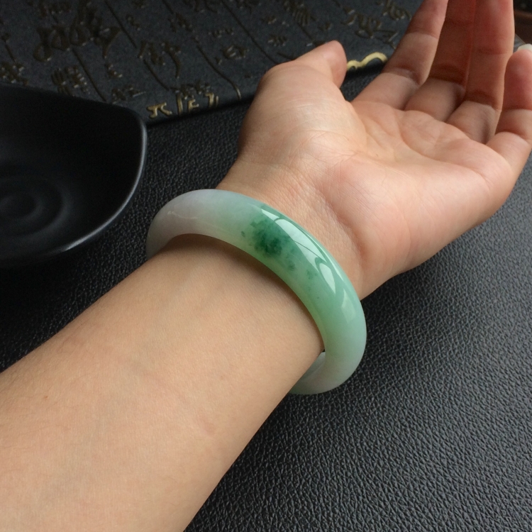 (超值推荐)糯冰种飘花手镯(56mm)