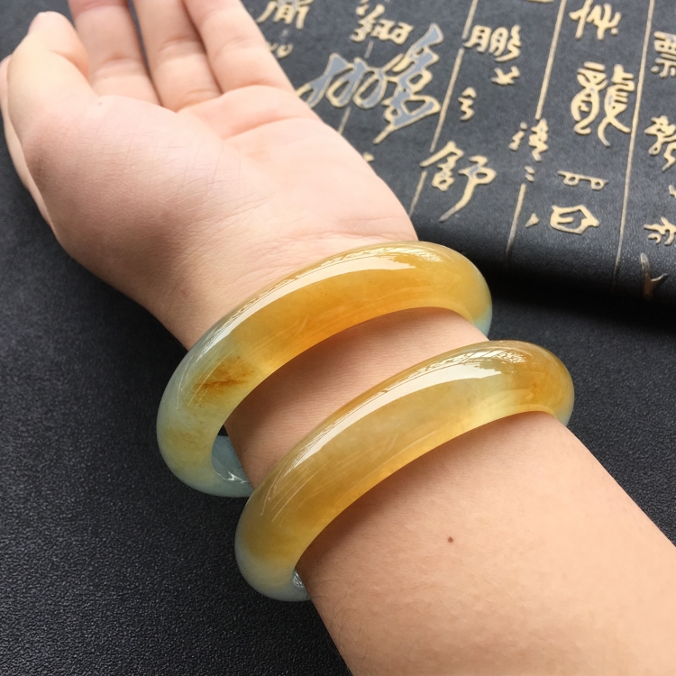 (超值推荐)冰种黄翡手镯一对(55.8mm/56.5mm)