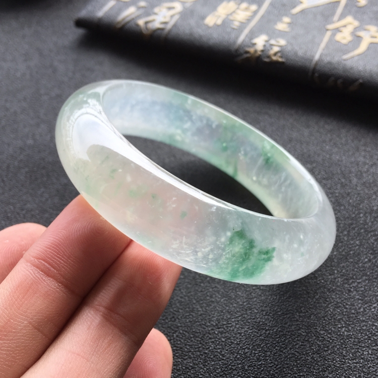 (超值推荐)冰玻种飘绿花手镯(56.5mm)