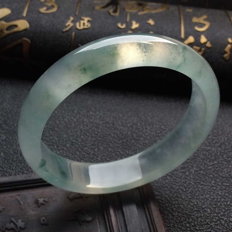 （超值推荐）冰种飘花手镯（55.8mm）