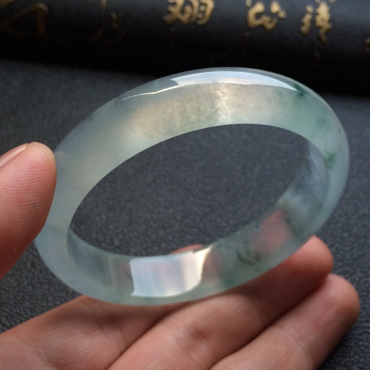 （超值推荐）冰种飘花手镯（55.8mm）