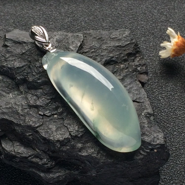 （超值推荐）冰种飘花福瓜挂件（金扣）
