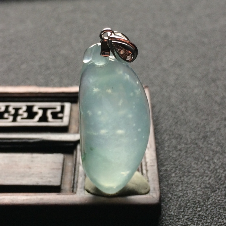 （超值推荐）冰种飘花福瓜挂件（金扣）
