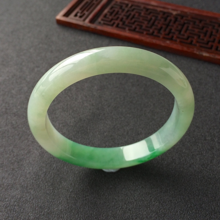 (超值推荐)糯冰种飘翠手镯(60.3mm)