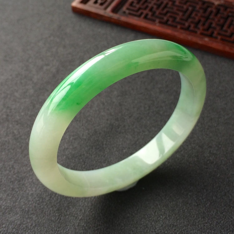 (超值推荐)糯冰种飘翠手镯(60.3mm)