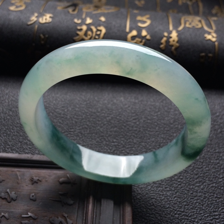 （超值推荐）冰种飘花手镯（56.9mm）