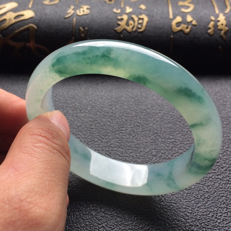 （超值推荐）冰种飘花手镯（56.9mm）