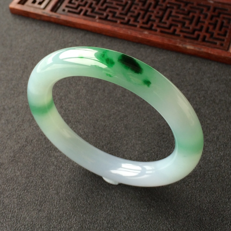 (超值推荐)糯冰种飘翠圆条手镯(56mm)