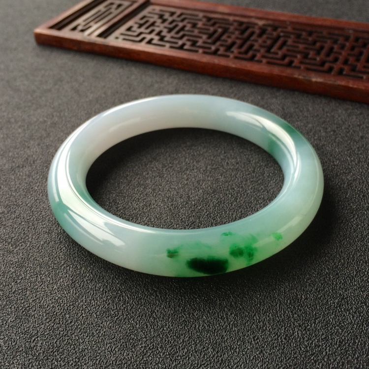 (超值推荐)糯冰种飘翠圆条手镯(56mm)
