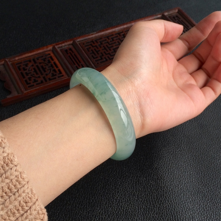 (超值推荐)冰种飘花手镯(56.2mm)
