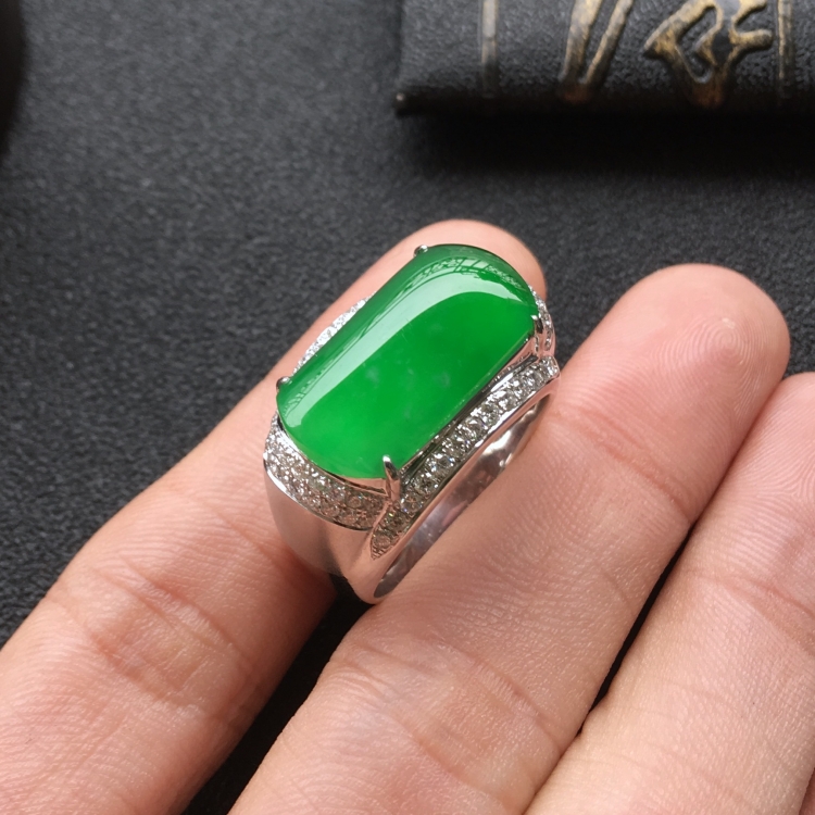 (超值推荐)冰种阳绿镶白金钻石马鞍戒指