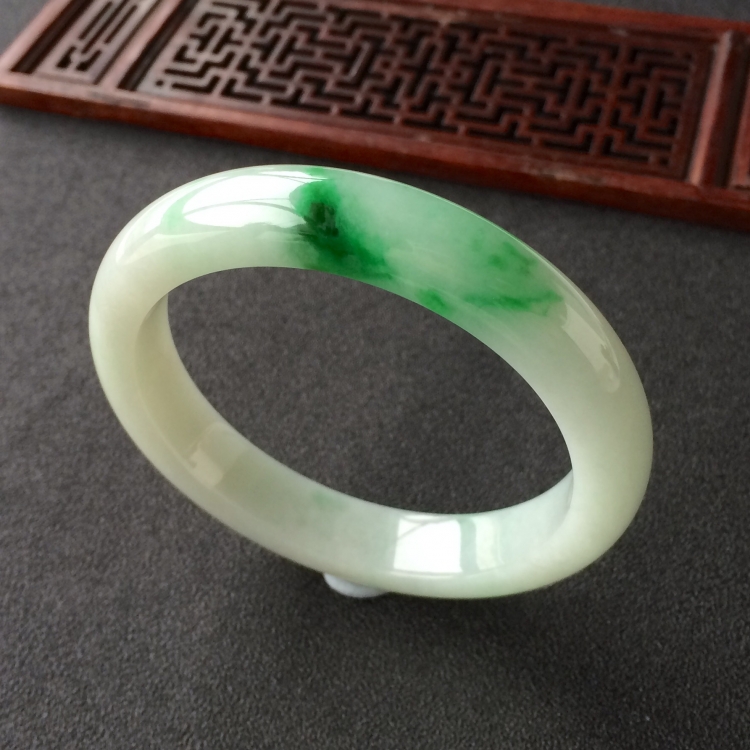(超值推荐)糯冰种飘翠手镯(56mm)