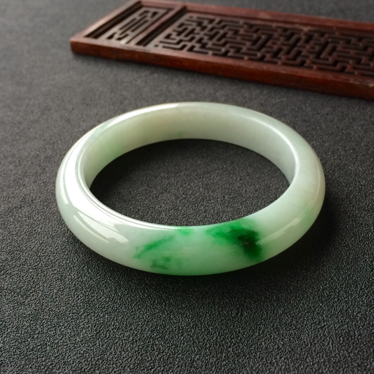 (超值推荐)糯冰种飘翠手镯(56mm)