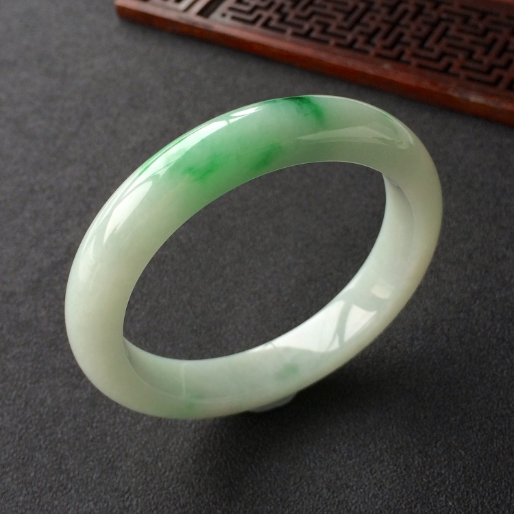 (超值推荐)糯冰种飘翠手镯(56mm)