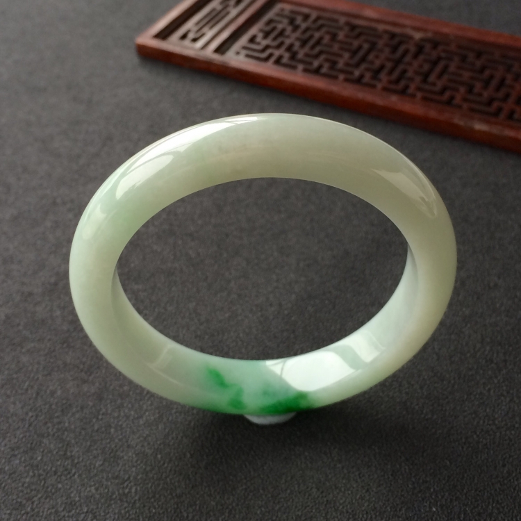 (超值推荐)糯冰种飘翠手镯(56mm)