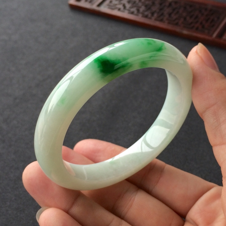 (超值推荐)糯冰种飘翠手镯(56mm)