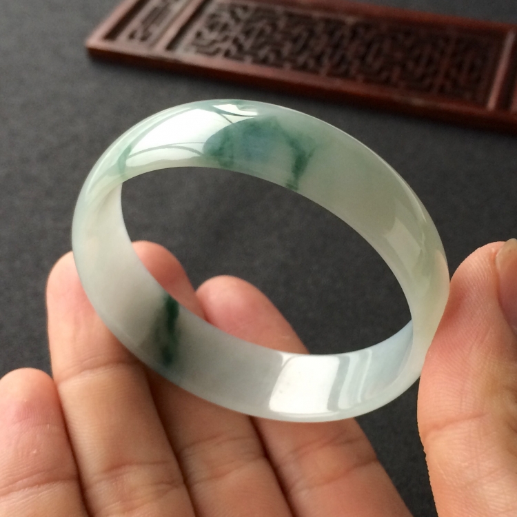 (超值推荐)糯冰种飘花手镯(51.7mm)