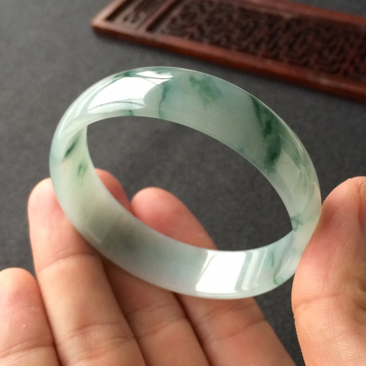 (超值推荐)糯冰种飘花手镯(52.5mm)