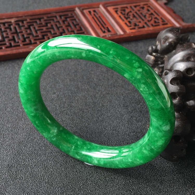 (超值推荐)糯冰种阳绿圆条手镯(56.8mm/57mm)(一对)