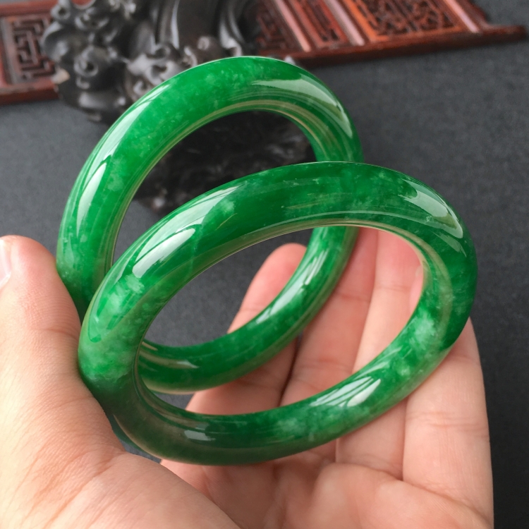(超值推荐)糯冰种阳绿圆条手镯(56.8mm/57mm)(一对)