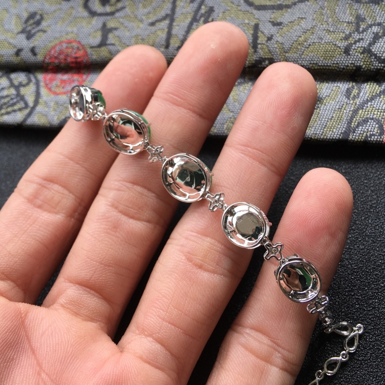 (超值推荐)糯冰种翠绿镶白金钻石手链
